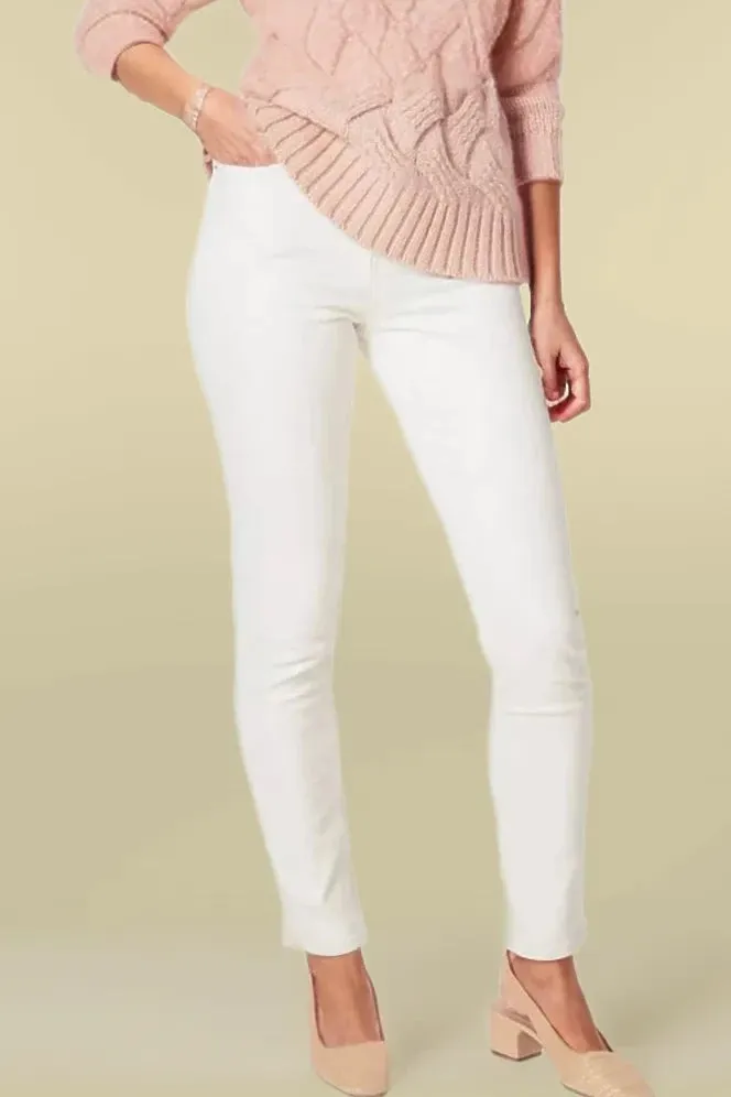 White Skinny Jeans All Fit Design Classic Beach Day Travel Outfit