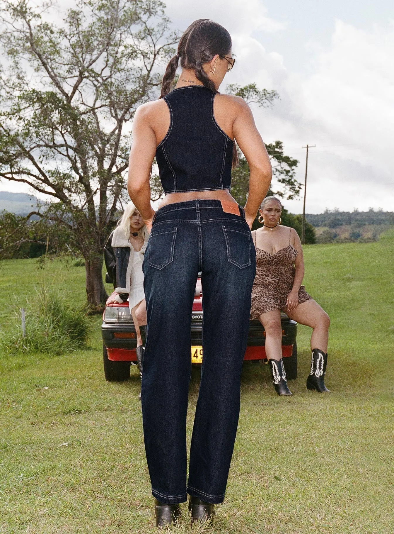 Textured Family Style Autumn Days Movement Friendly Willson Mid Rise Jeans Dark Wash Denim